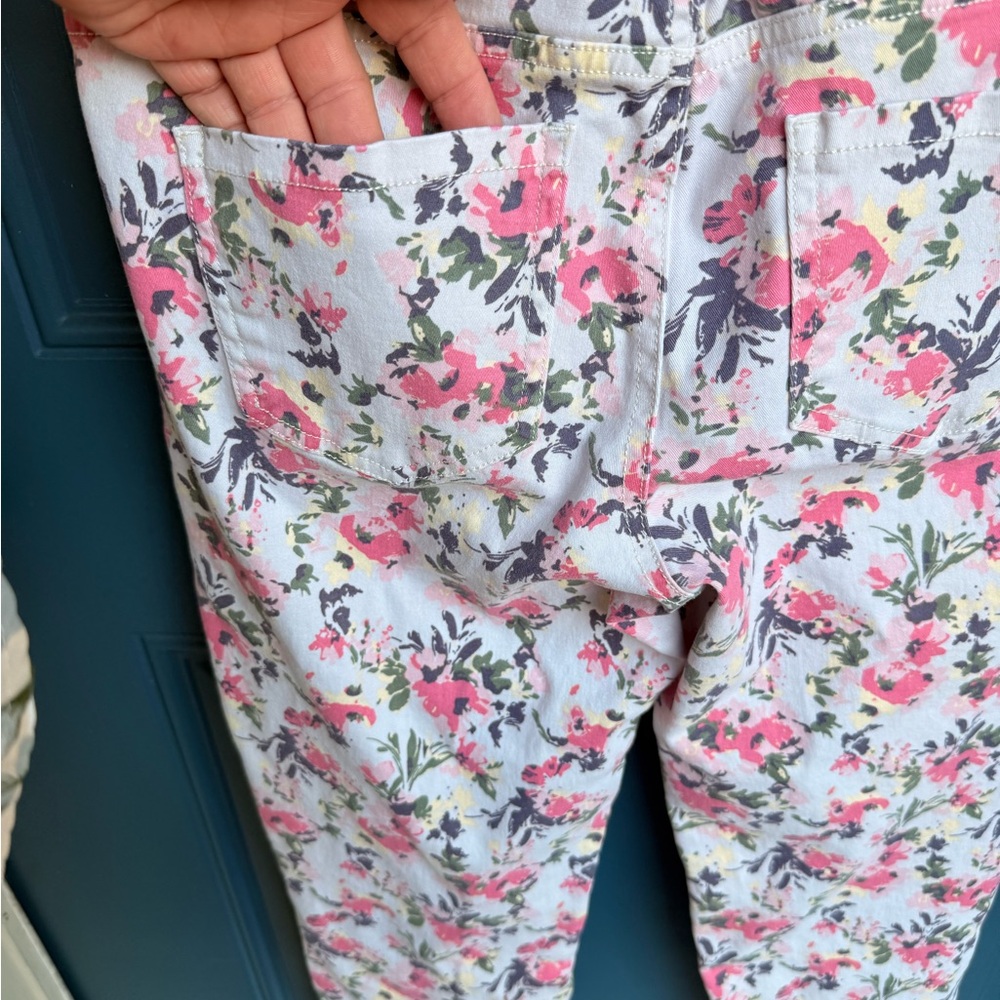 JAG jeans. Pull on jeans. Floral. Five pockets. Size 6. - Picture 5 of 7